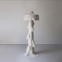 <a href="https://www.galeriegosserez.com/artistes/salomon-celine.html">Céline Salomon</a> - Manitari - Sculpture Lumineuse